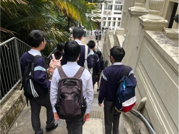 1761031433986676.jpg 学生背影 (6).jpg