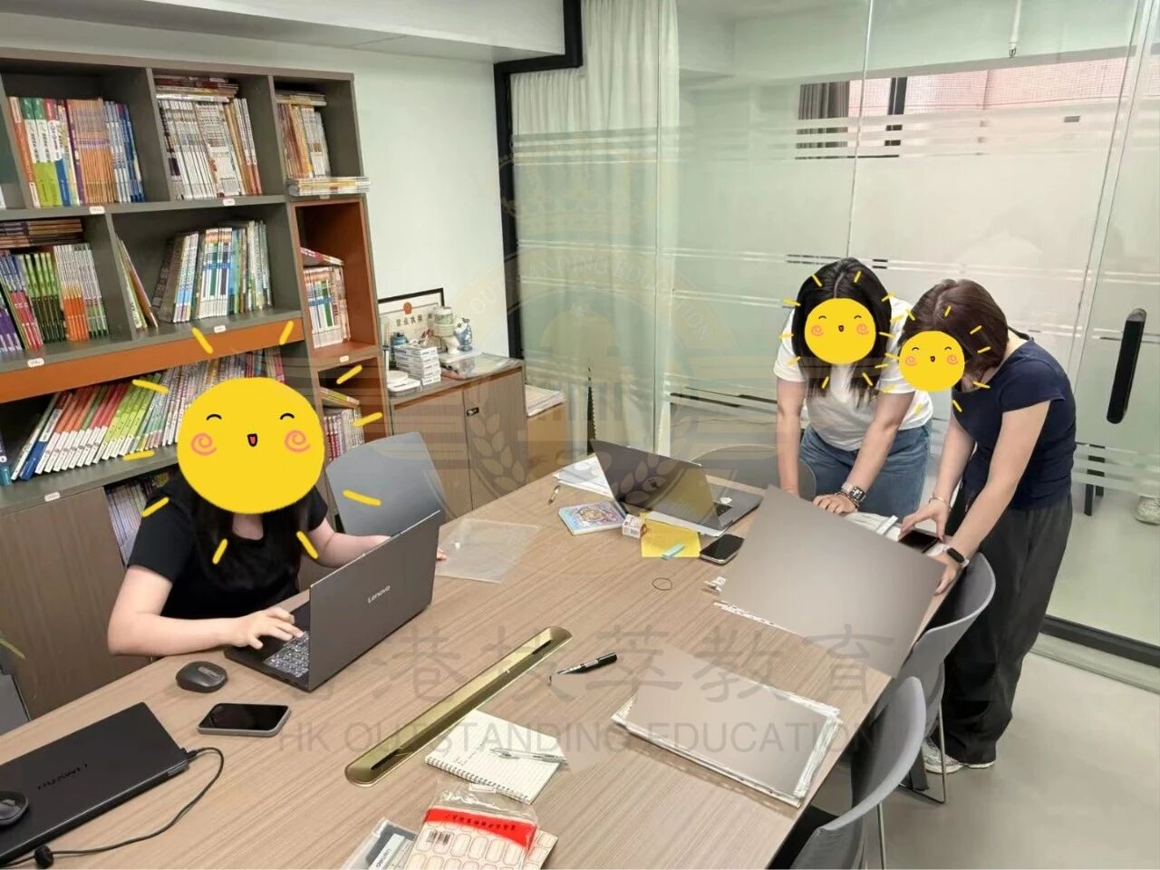 1779784594250867.jpg 拔萃升学老师日常准备申请材料、简历等.jpg