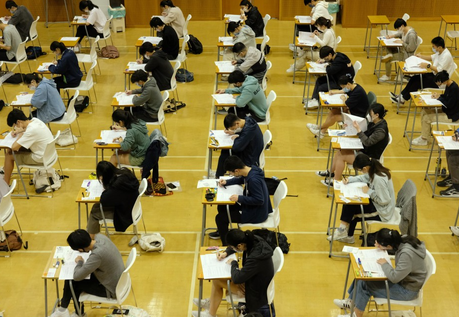 2025年文凭试数据分析：重考生中90人达到大学录取门槛